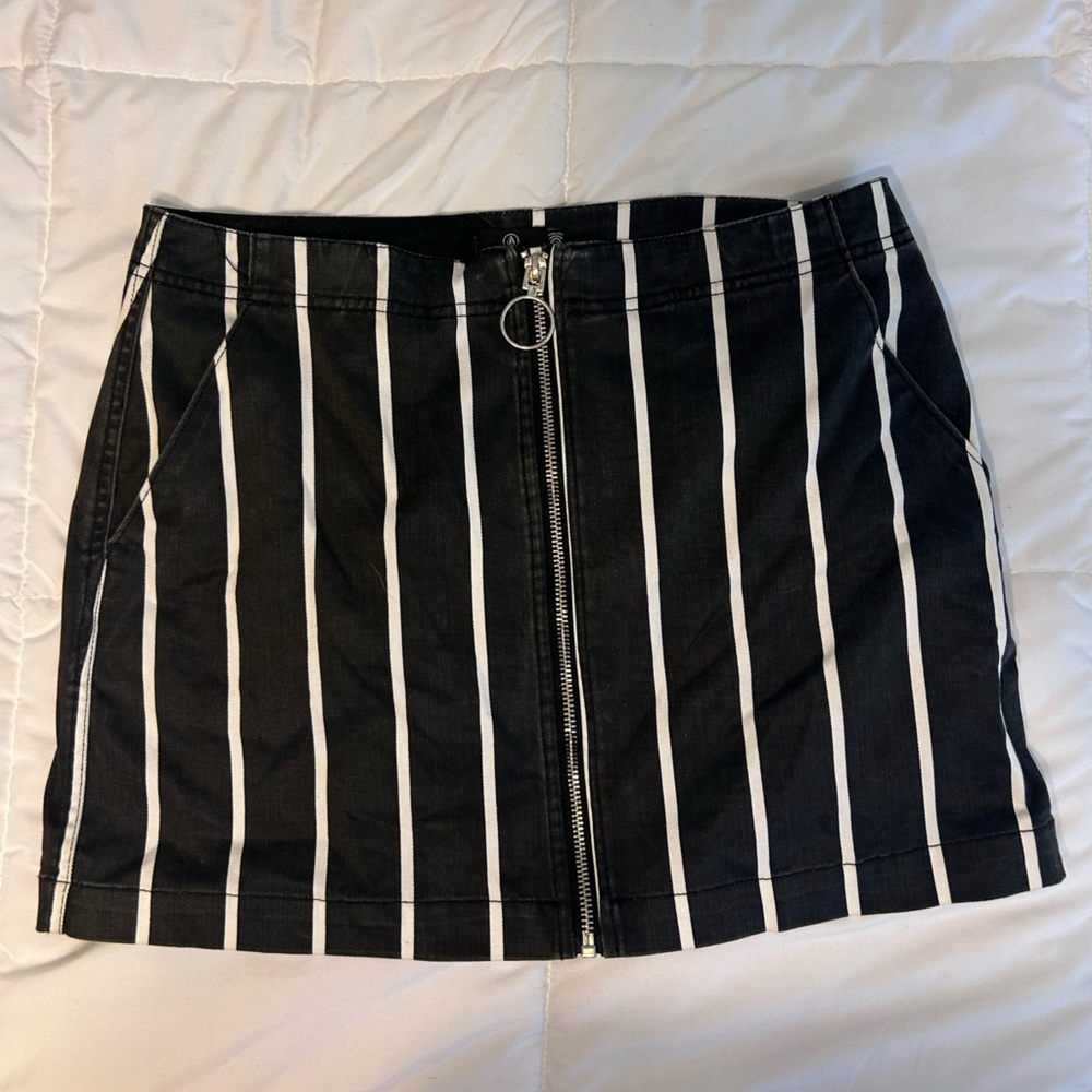 Volcom Black and White Mini Skirt, Size Small (4/6)